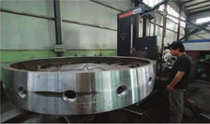 機(jī)加車(chē)間大型數(shù)控鏜床